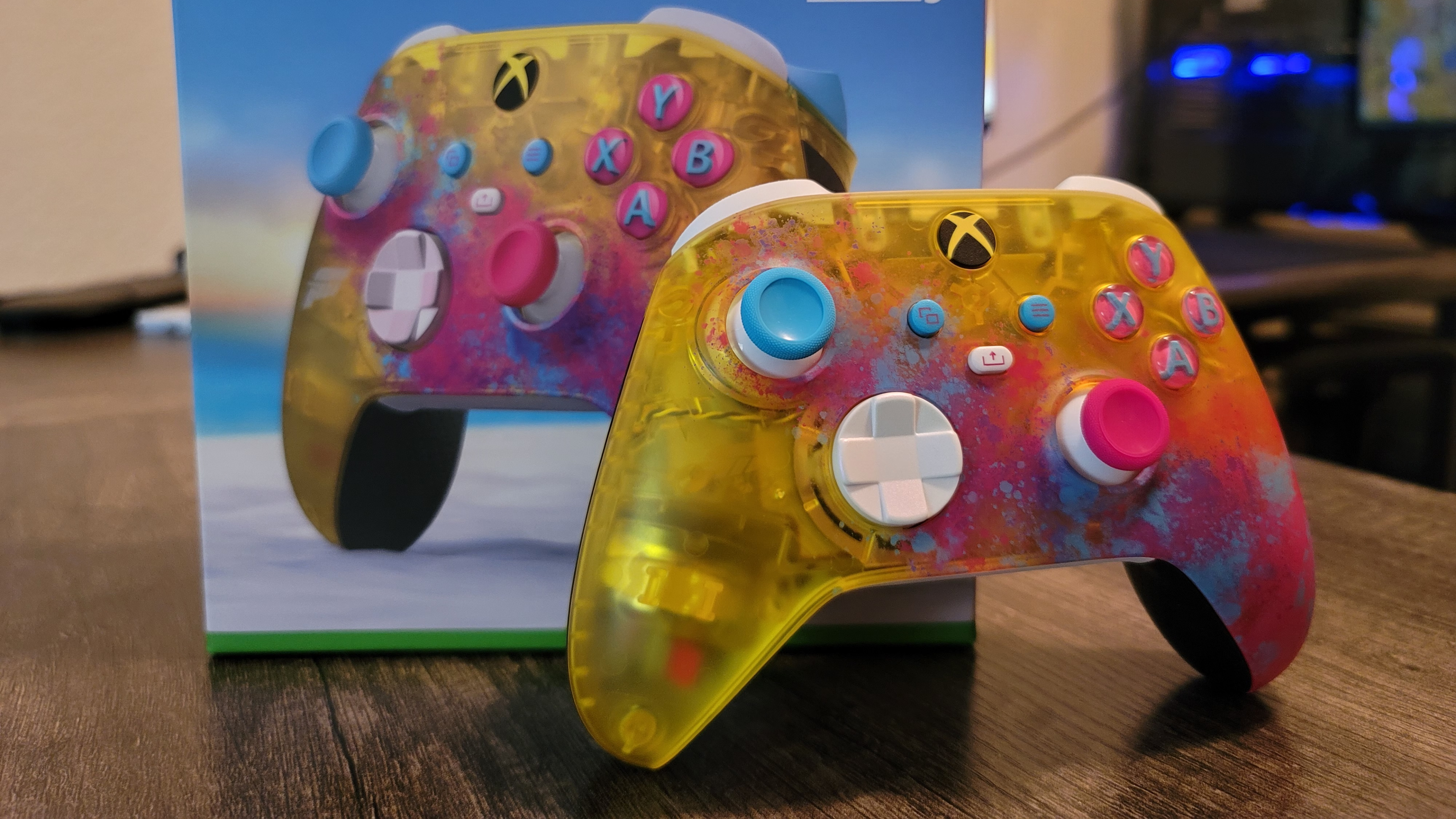 Image of the Forza Horizon 5 Limited Edition Xbox Wireless Controller and retail box.