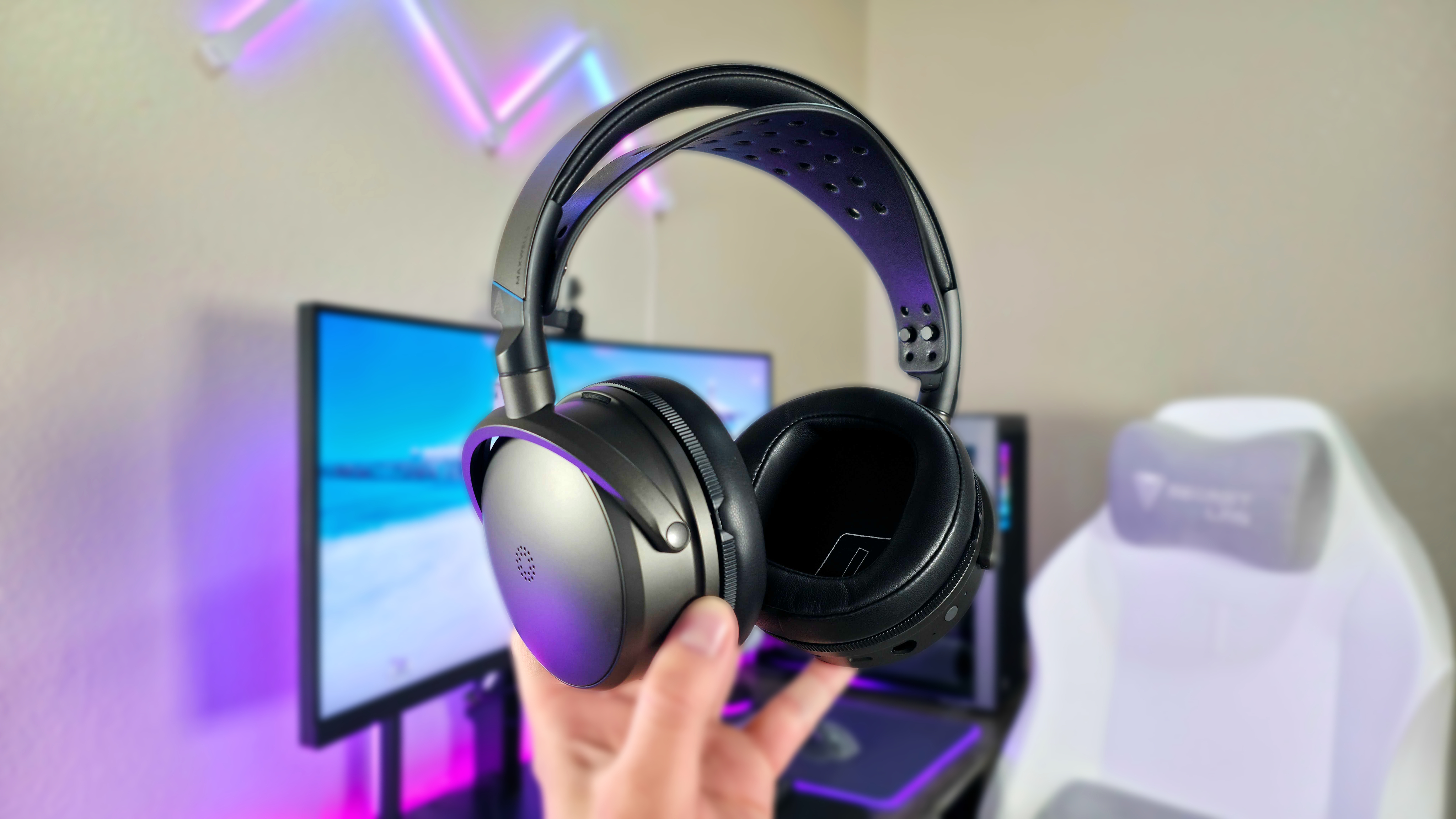 Image of the Audeze Maxwell 2 wireless headset.