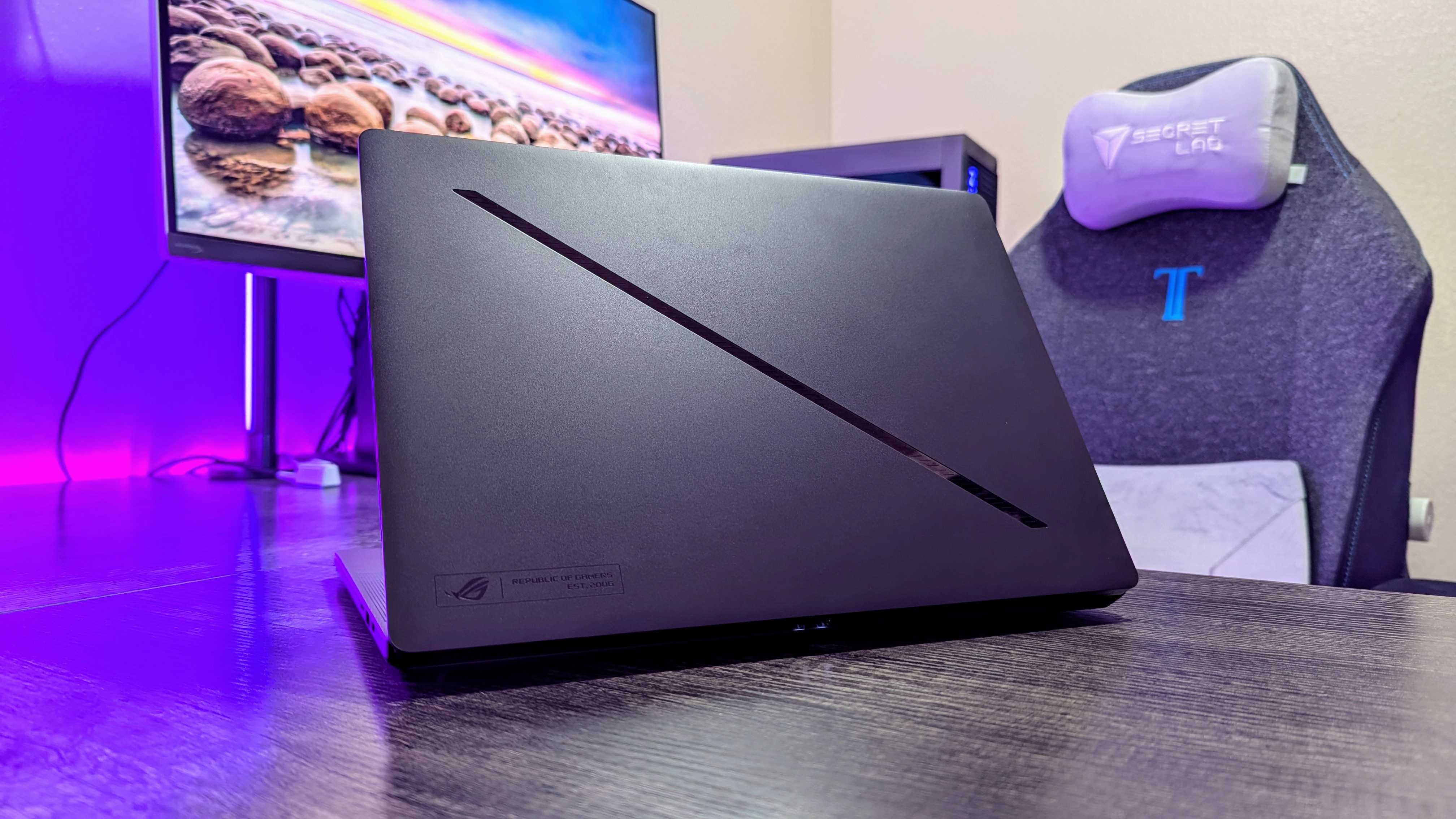 Image of the ASUS ROG Zephyrus G14 (2025) gaming laptop.